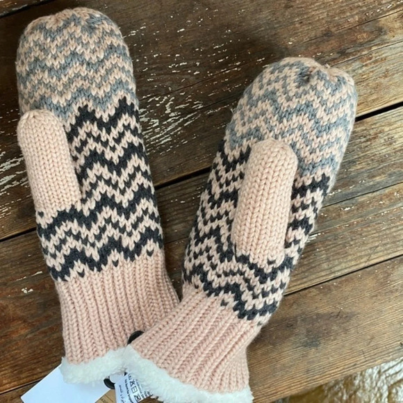 NWT Timberland Pink Fair Isle Fleece Lined Mittens - Picture 6 of 6